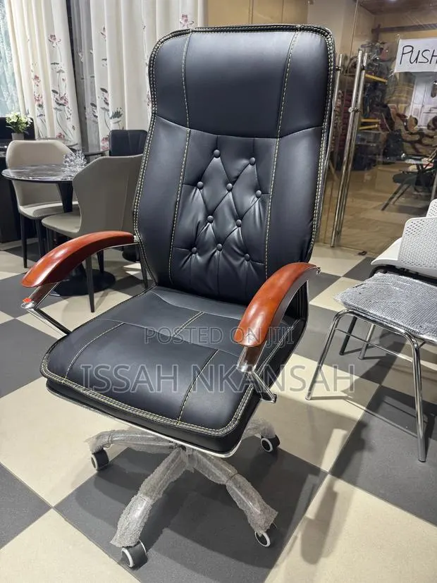 Luxurious Boss Office Chair. · Photo 1