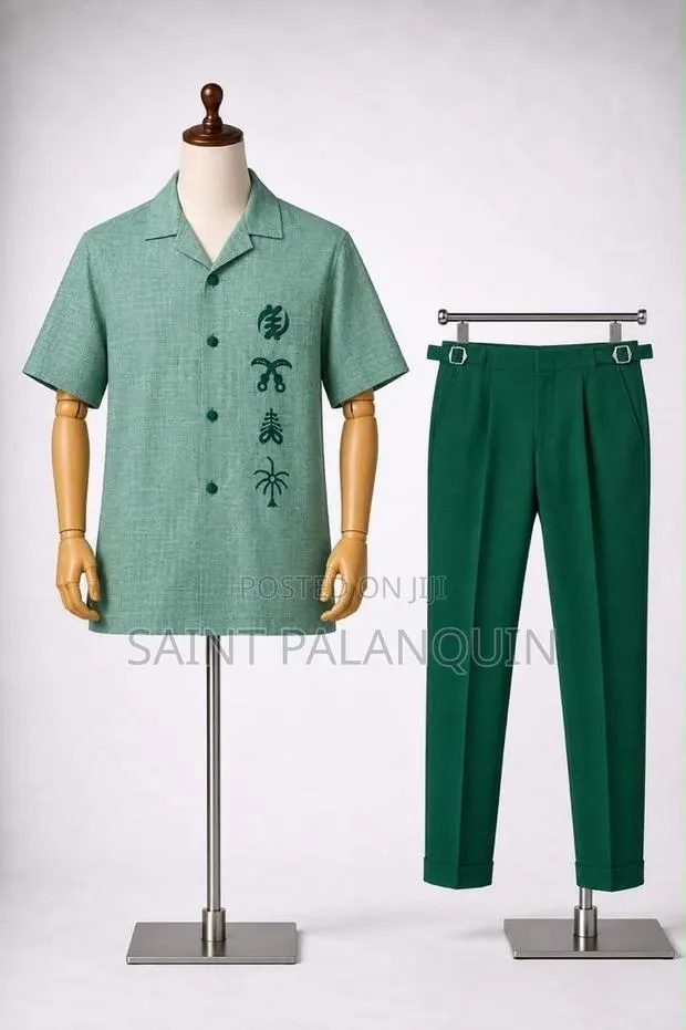 Stylish Men's Two-Piece Set Featuring a Light Green Camp-Collar · Photo 1