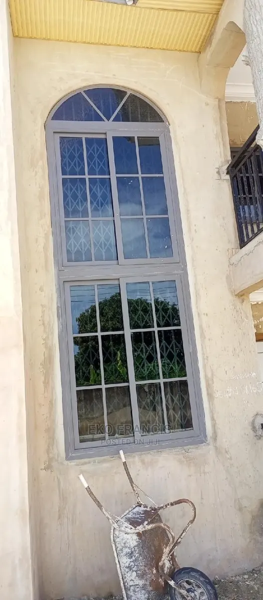 Shower Glass · Photo 1