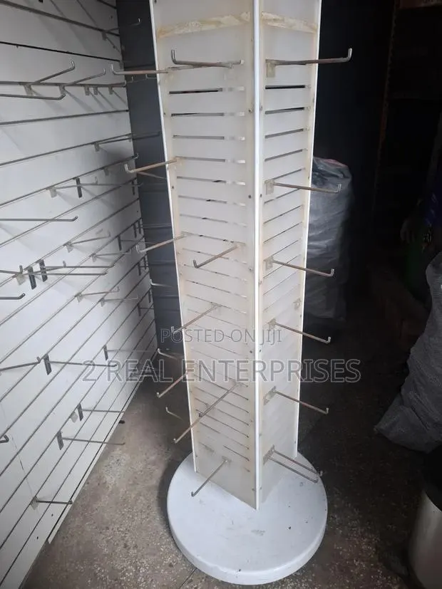Carousel Display Stand With Hooks · Photo 1