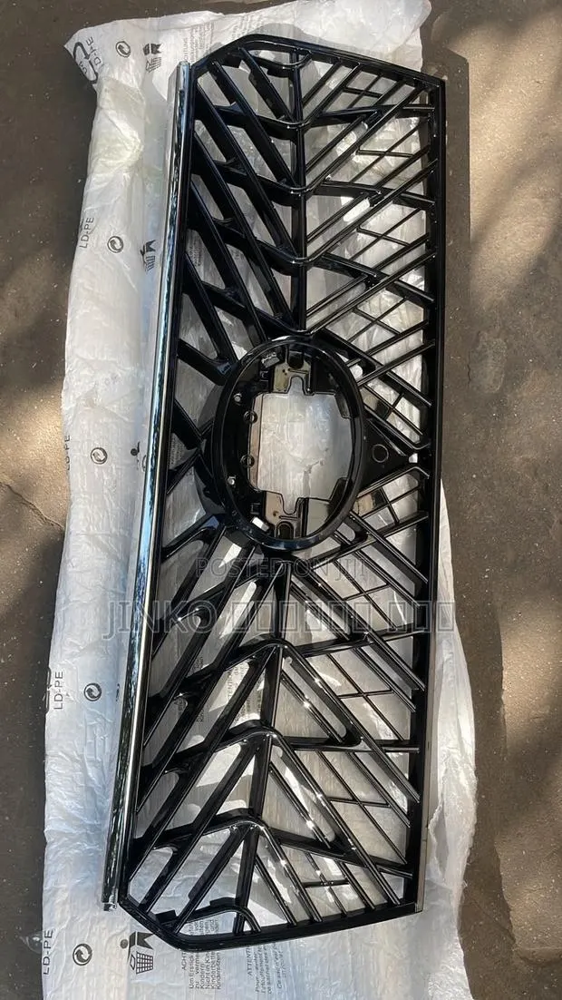 Toyota Landcruiser Prado 2018-2021 Grille (Lexus Type) · Photo 1