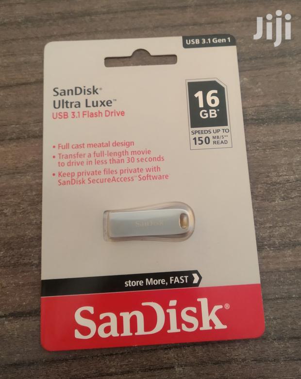 Sandisk 16GB Flash Drive · Photo 1