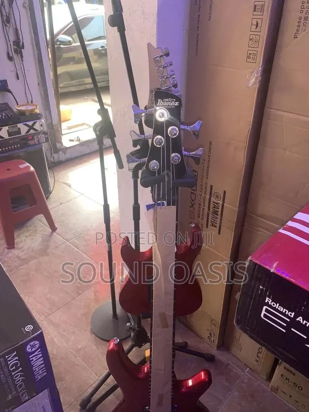 Original Ibanez Bass Guitar · Photo 1