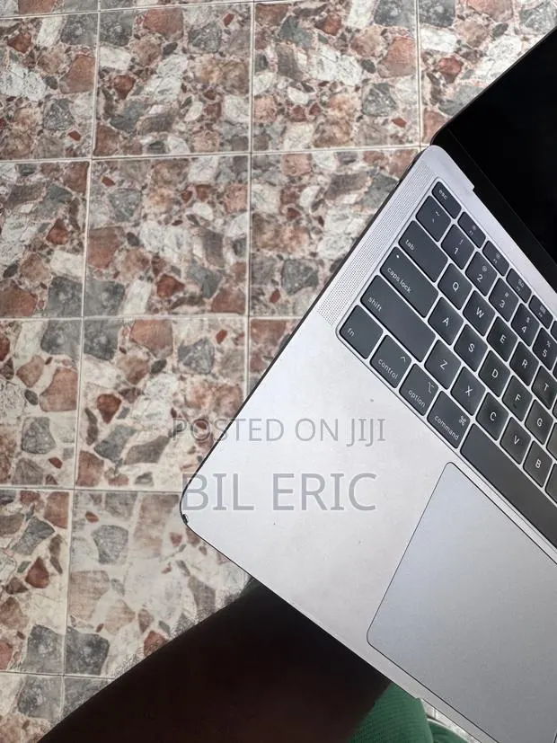 Laptop Apple MacBook Air 2019 8GB Intel Core i5 SSD 128GB · Photo 1