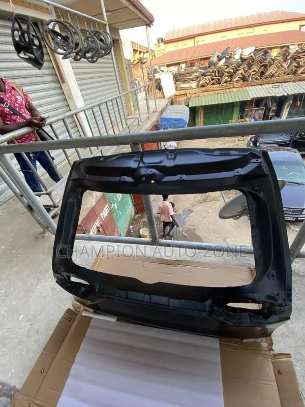 Toyota RAV4 2019-2020-2021-2022-2023 Boot · Photo 1