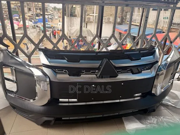 Outlander 2020,2022,2023 Front Bumper Complete · Photo 1