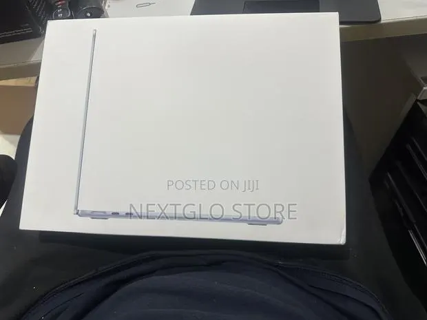 New Laptop Apple MacBook Air 16GB Apple M4 SSD 256GB · Photo 1