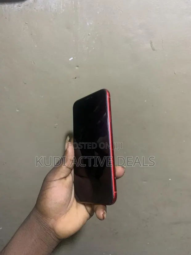 Apple iPhone XR 64 GB Red · Photo 1
