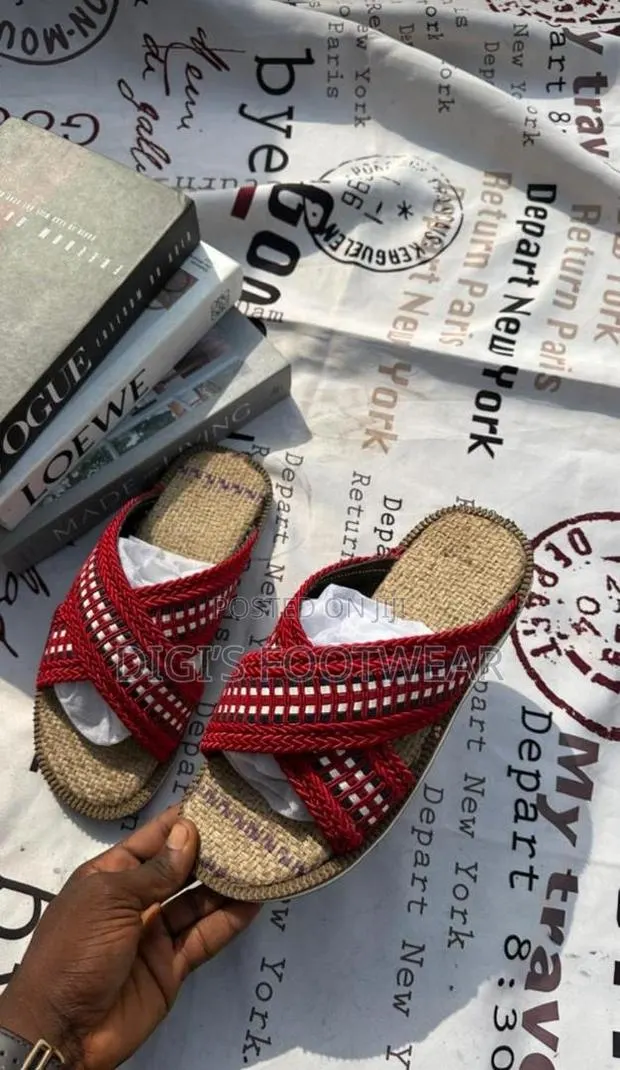 Red Cotton Threaded Chunk Slipper · Photo 1