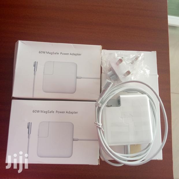 Original Macbook Pro Charger · Photo 2