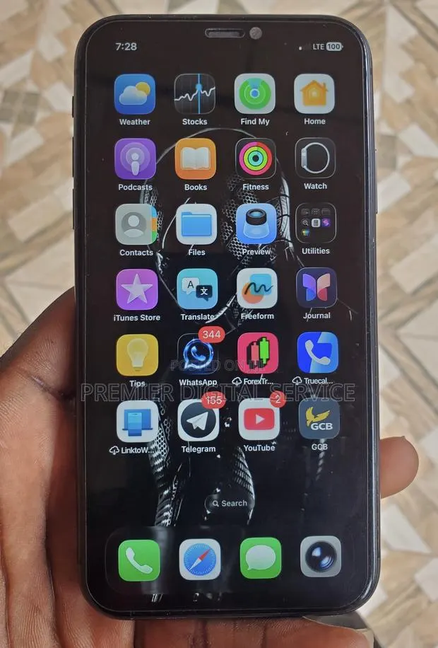 Apple iPhone 11 64 GB Black · Photo 1