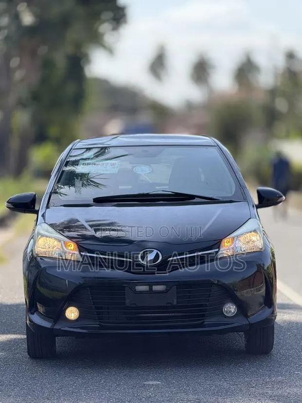 Toyota Vitz 2014 Black · Photo 1