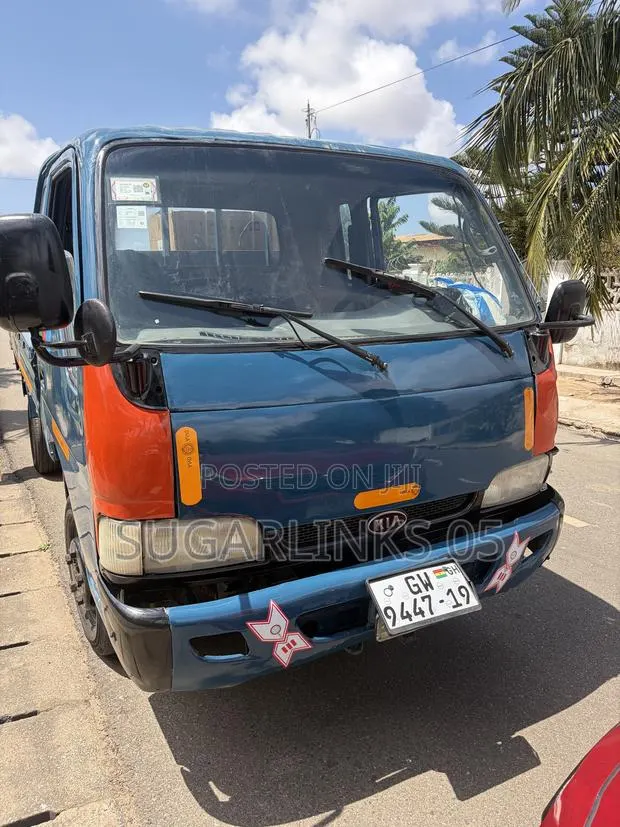 Kia Bongo Frontier 2.4L Diesel Truck · Photo 1