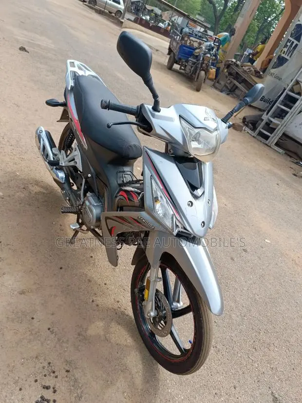 Aprilia 2021 Gray · Photo 1