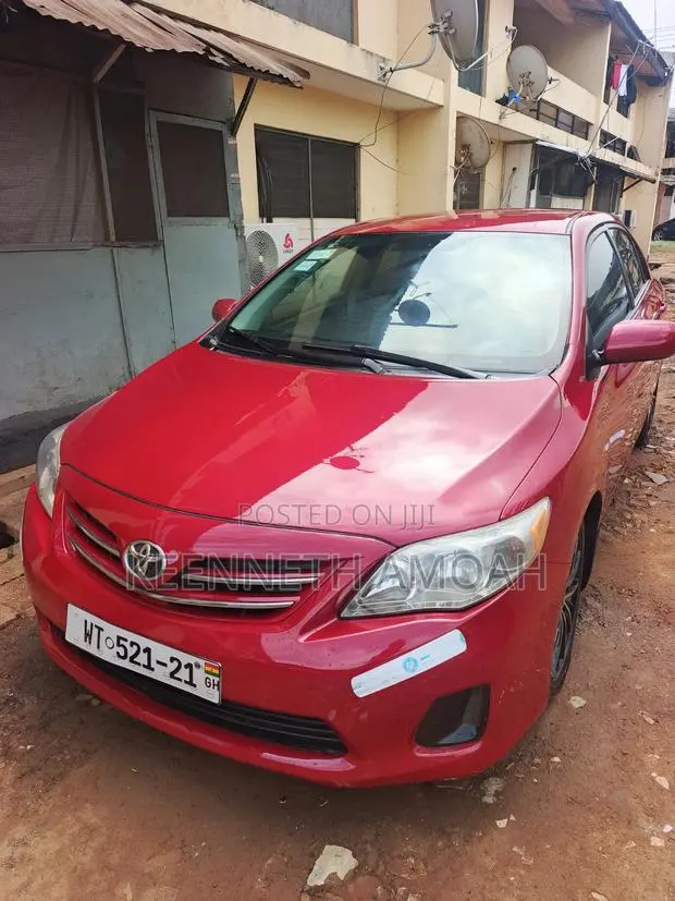 Toyota Corolla LE 4dr Sedan (1.8L 4cyl 4A) 2013 Red · Photo 1