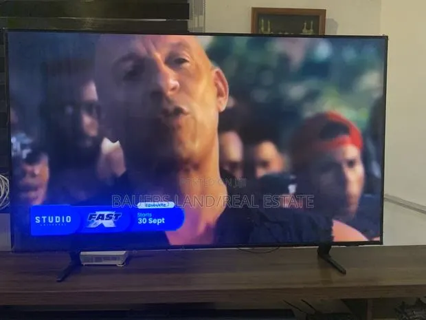 55inchw Samsung 4k Smart TV · Photo 1