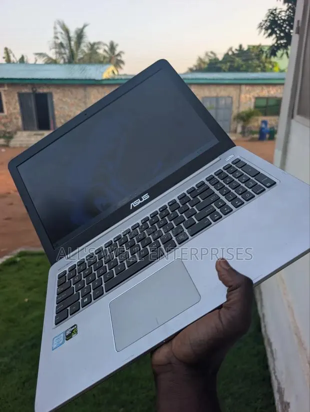 Laptop Asus K50IJ 8GB Intel Core i7 HDD 1T · Photo 1