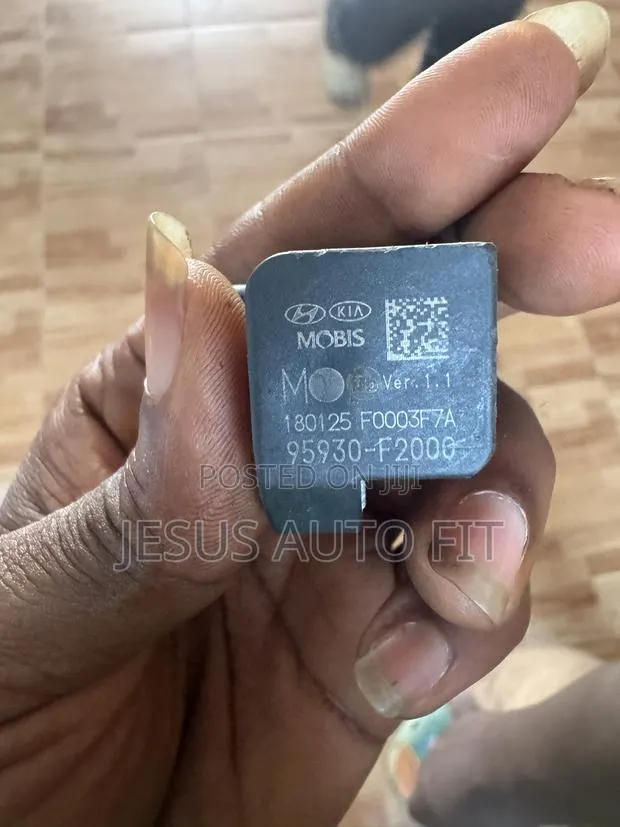 Hyundai/Kia 2017-2020 Front Impact Sensor (Part Number 95930-F2000) · Photo 1