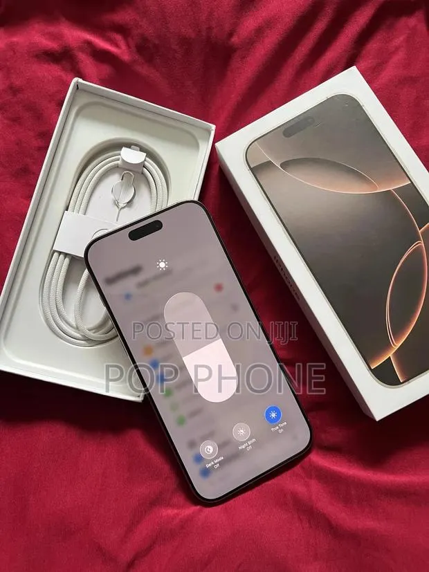 Apple iPhone 16 Pro Max 256 GB Gold · Photo 1