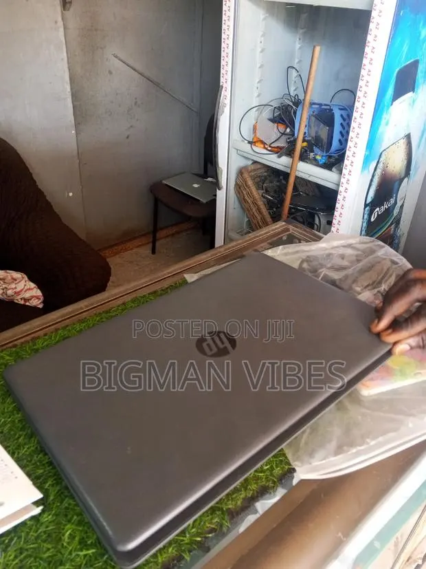 Laptop HP EliteBook 840 G5 16GB Intel Core i5 SSHD (Hybrid) 256GB · Photo 1
