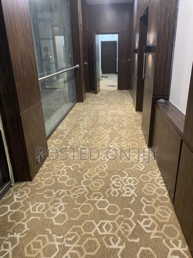 Woolen Tile Carpet Decor · Photo 1