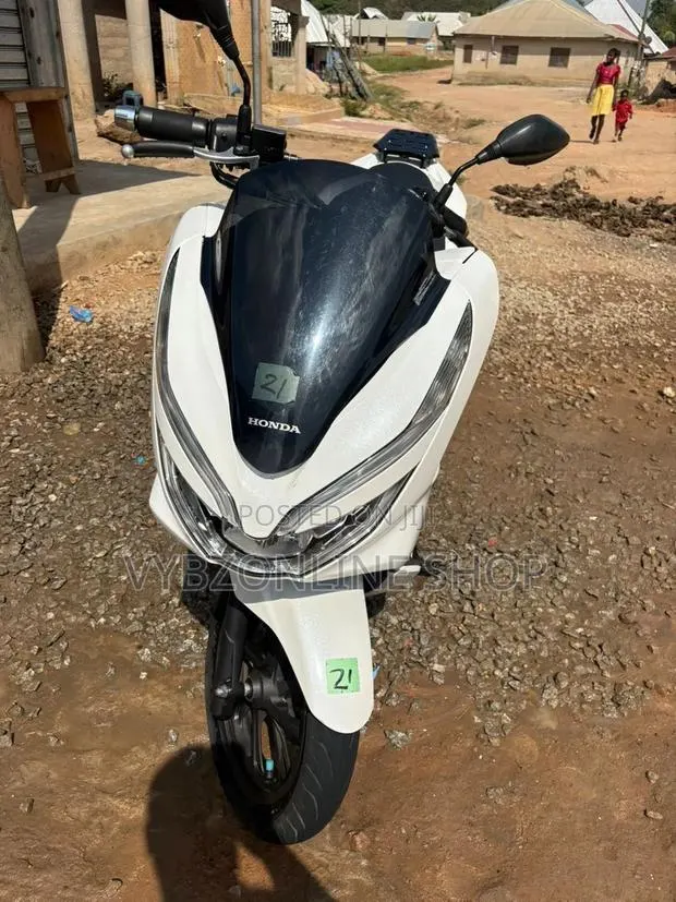 Honda 2022 White · Photo 1