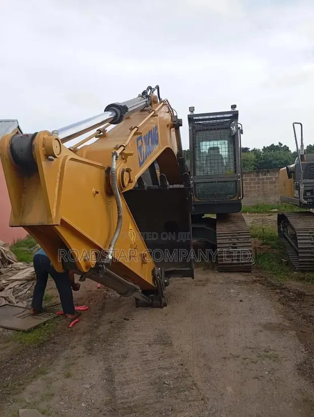 XCMG XE215FLC Crawler Excavator Available · Photo 1