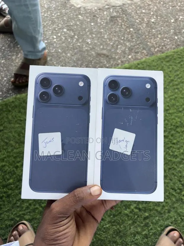 New Apple iPhone 17 Pro Max 256 GB Blue · Photo 1