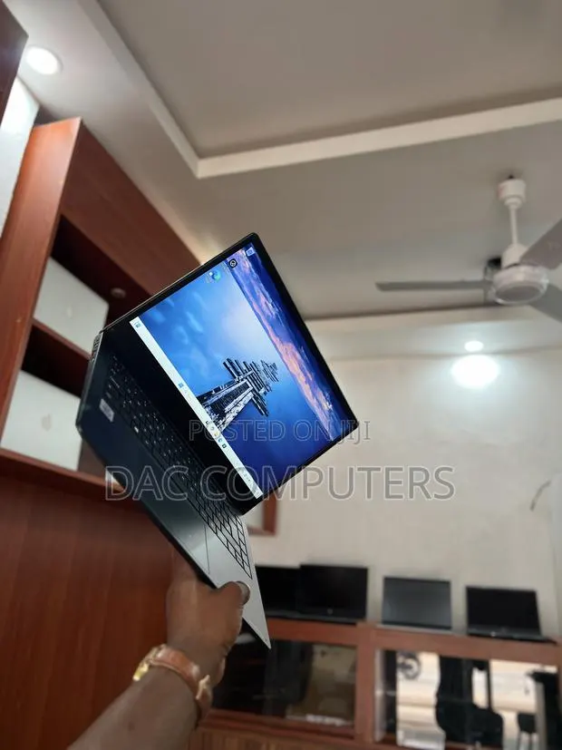Laptop Dynabook Satellite Pro A40-J 4GB Intel Core i3 SSD 128GB · Photo 1