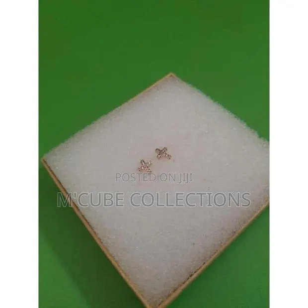 Crystal Cross Stud Earrings · Photo 1
