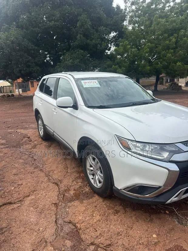 Mitsubishi Outlander SE AWC 2019 White · Photo 1