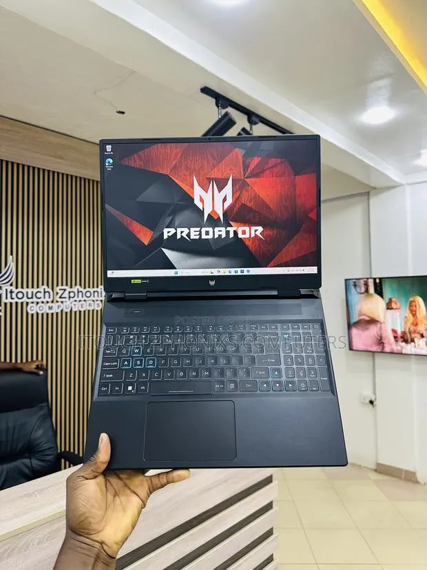 Laptop Acer Predator Helios Neo 16 32GB Intel Core i7 SSD 1T · Photo 1