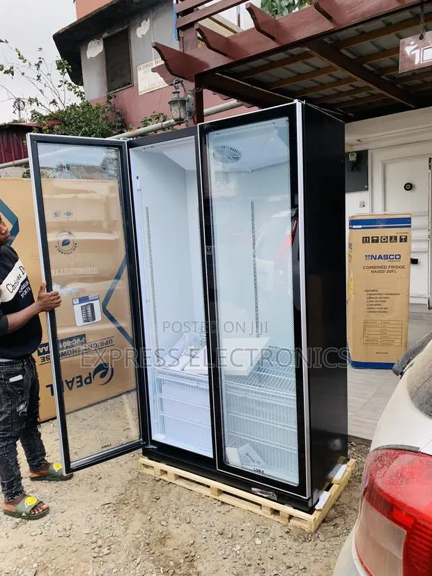 Best Pearl PVC-801-27AA Beverage Cooler Is a 690L Double-Door Display · Photo 1