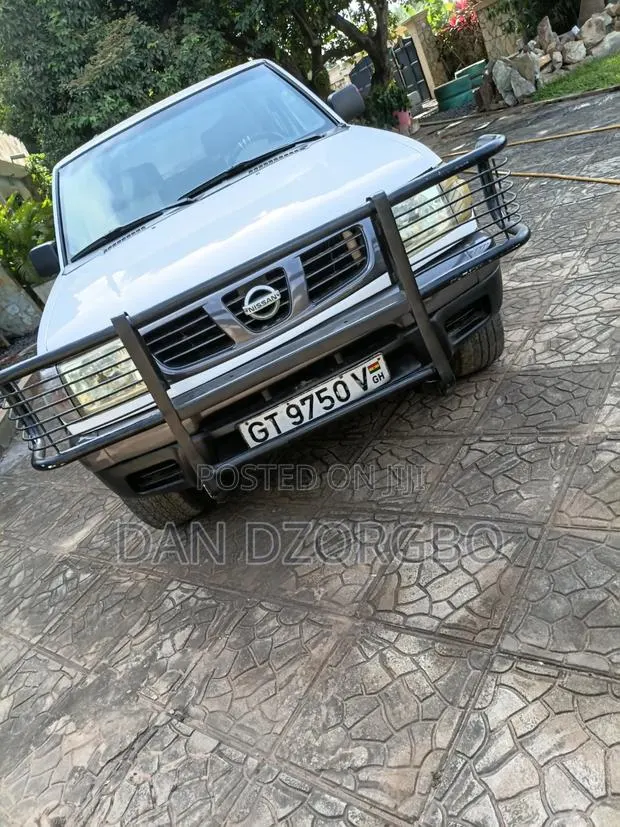 Nissan Hardbody 2007 White · Photo 1