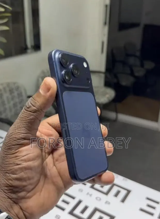 Apple iPhone 17 Pro 512 GB Blue · Photo 1