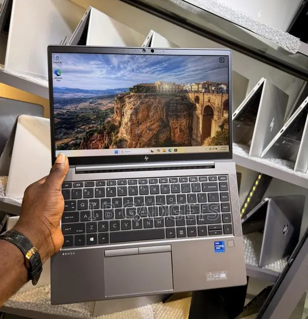 Laptop HP ZBook Firefly 14 G7 16GB Intel Core i7 SSD 256GB · Photo 1