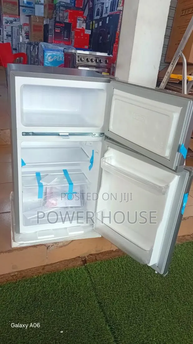 Roch RFR-110d-B Mini Fridge – Perfect for Home Office · Photo 1