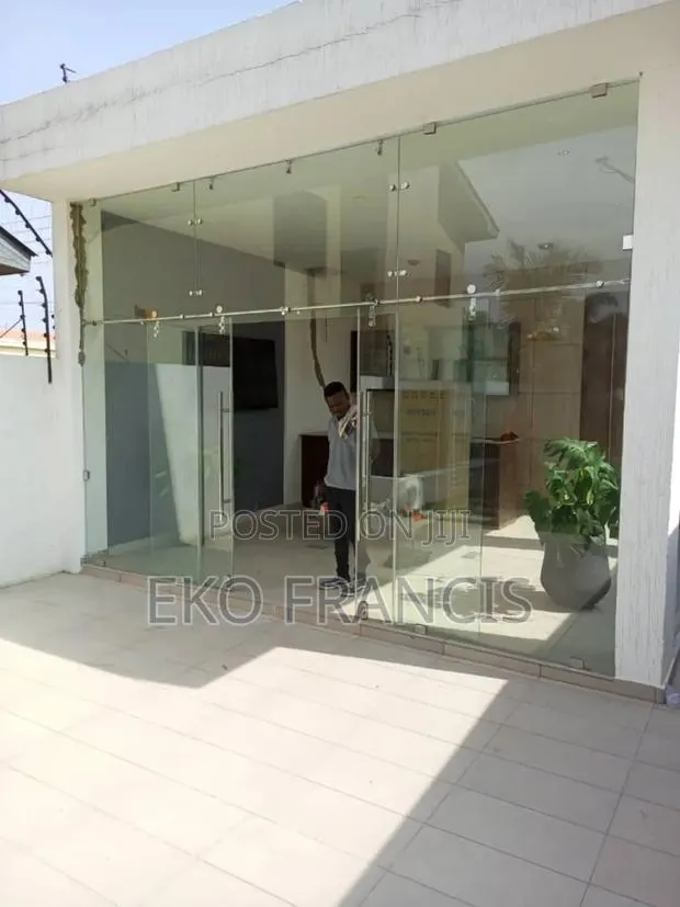 Frameless Glass Partition Door · Photo 1