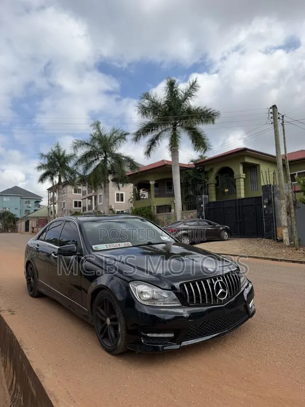 Mercedes-Benz C250 2014 Black · Photo 1