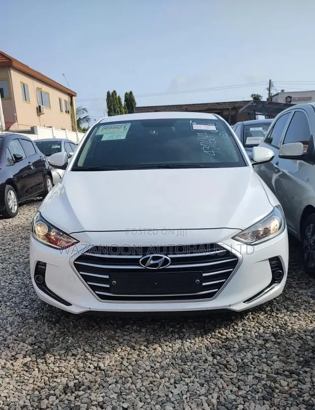 Hyundai Avante 2018 White · Photo 1