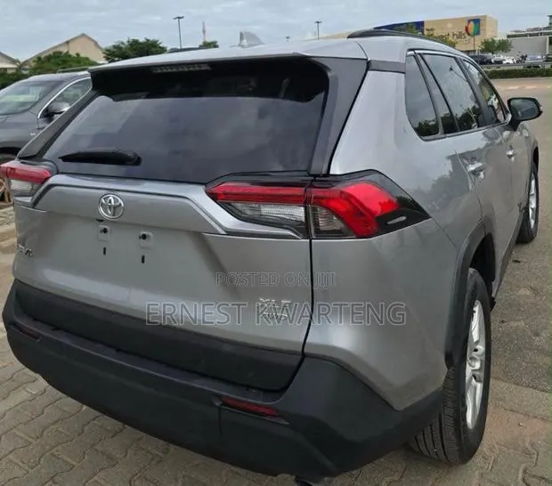 Toyota RAV4 XLE AWD 2020 Gray · Photo 1