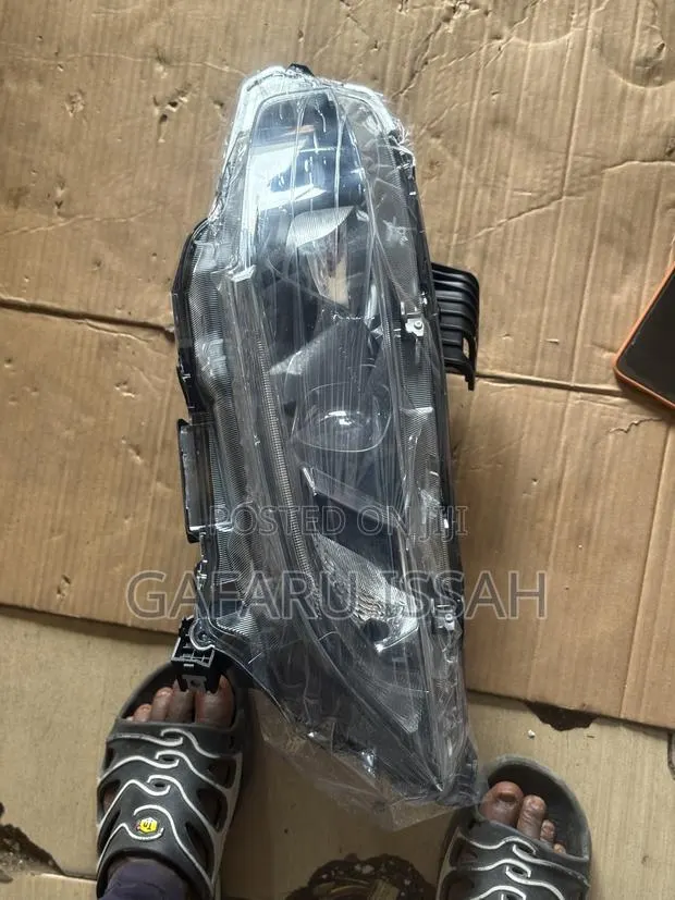 Civic 2019 Headlight Left · Photo 1