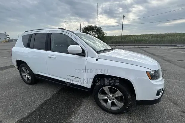 Jeep Compass Latitude 4x4 2016 White · Photo 1