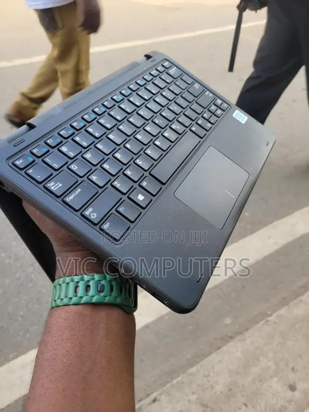 Laptop Dell Latitude 3190 2-in-1 4GB Intel SSD 128GB · Photo 1