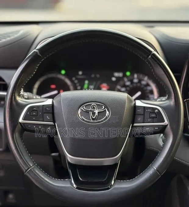 Toyota Highlander XSE 2022 Gray · Photo 1