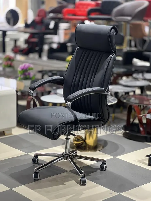 Sleek Executive Office Chair · Photo 1