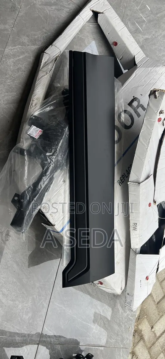Honda CRV 2017 2018 2019 2020 2021 2022 Front Door Moulding Call · Photo 1