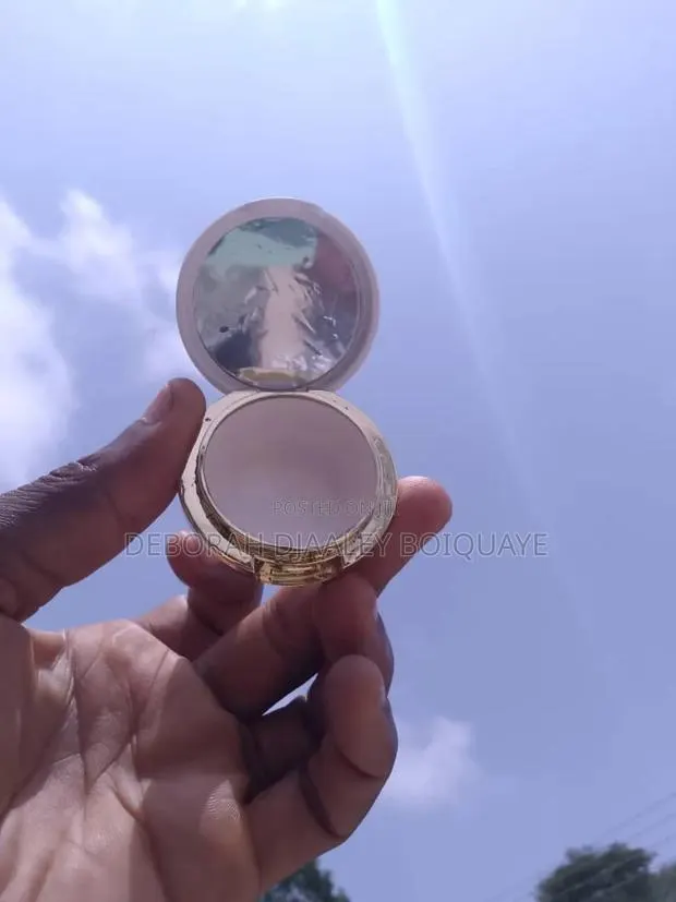 Pink Lip Balm Container · Photo 1