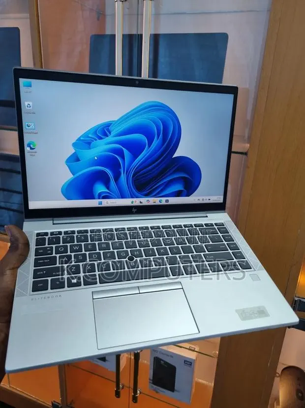 Laptop HP EliteBook 845 G7 8GB AMD Ryzen 7 SSD 256GB · Photo 1