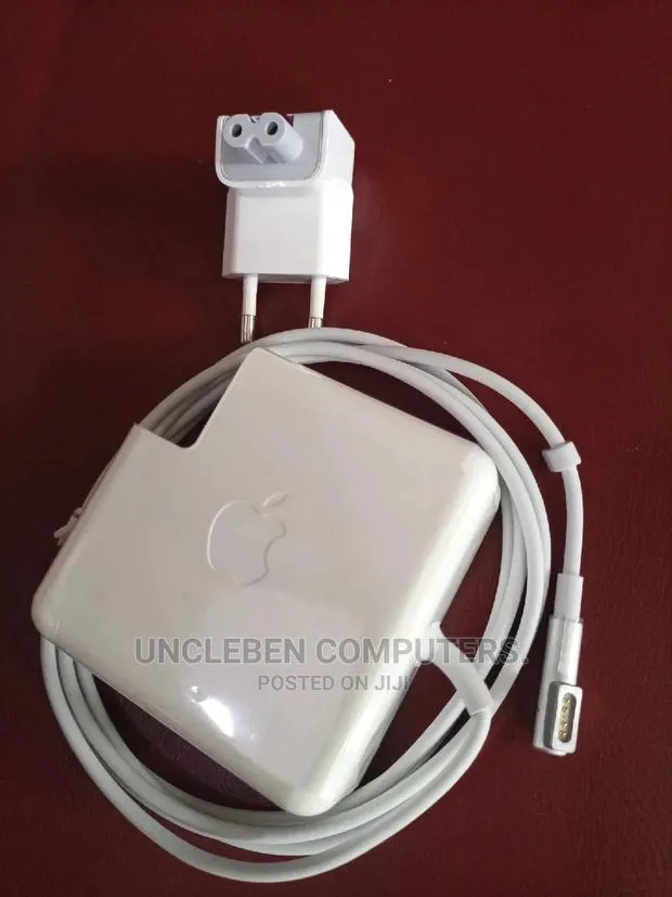 Apple Macbook Pro Charger · Photo 1